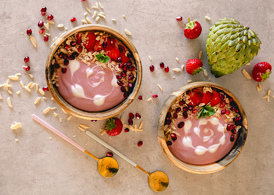 Atemoya Strawberry smoothiebowl liggend Atemoya Strawberry smoothiebowl