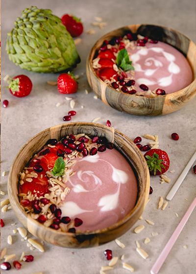 Atemoya Strawberry smoothiebowl